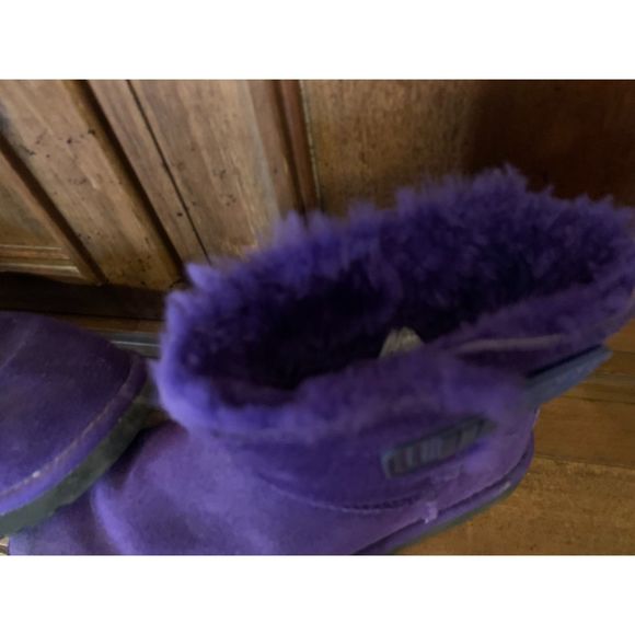 Purple UGG girls size 6 boots - Picture 3 of 3